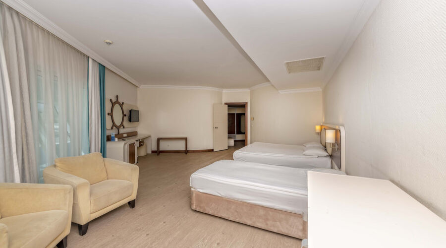 Transatlantik Hotel & Spa  5*