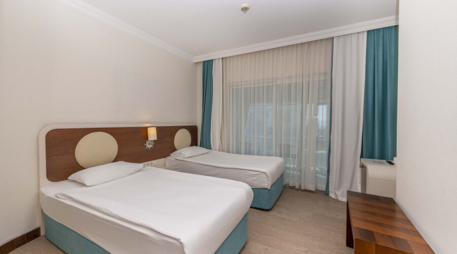 Transatlantik Hotel & Spa  5*