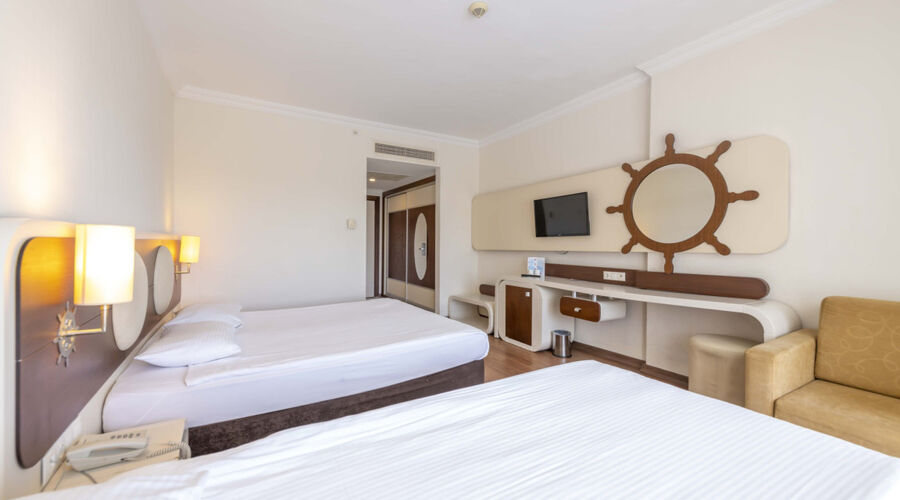 Transatlantik Hotel & Spa  5*