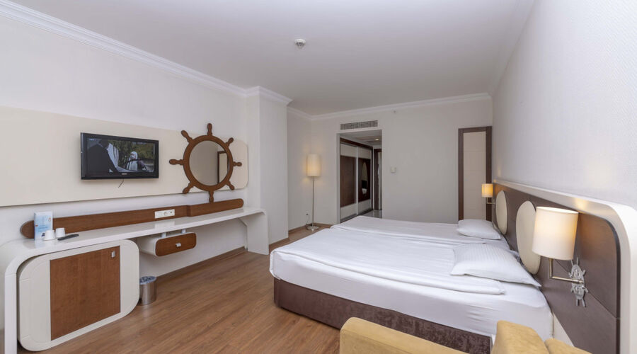 Transatlantik Hotel & Spa  5*