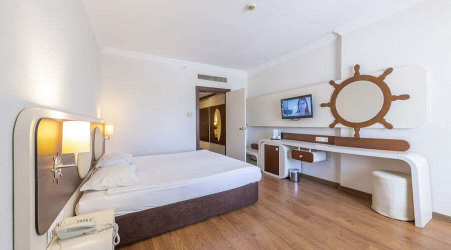 Transatlantik Hotel & Spa  5*