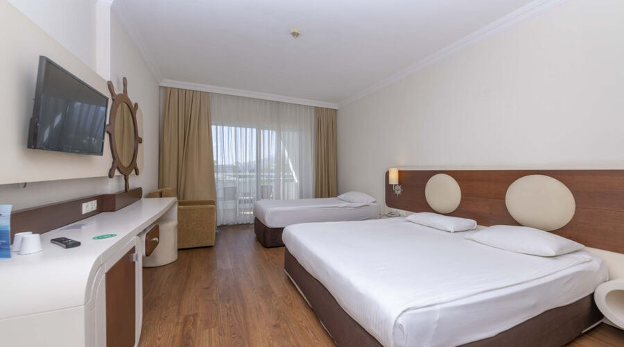 Transatlantik Hotel & Spa  5*