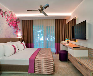 Pirate`s Beach Club  5*
