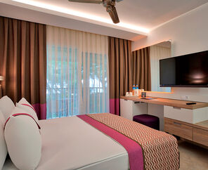 Pirate`s Beach Club  5*