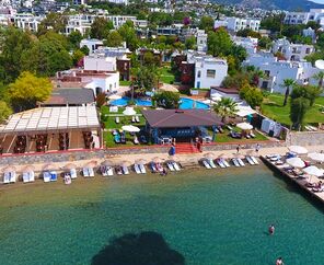 Costa Luvi Hotel & Suites  4*