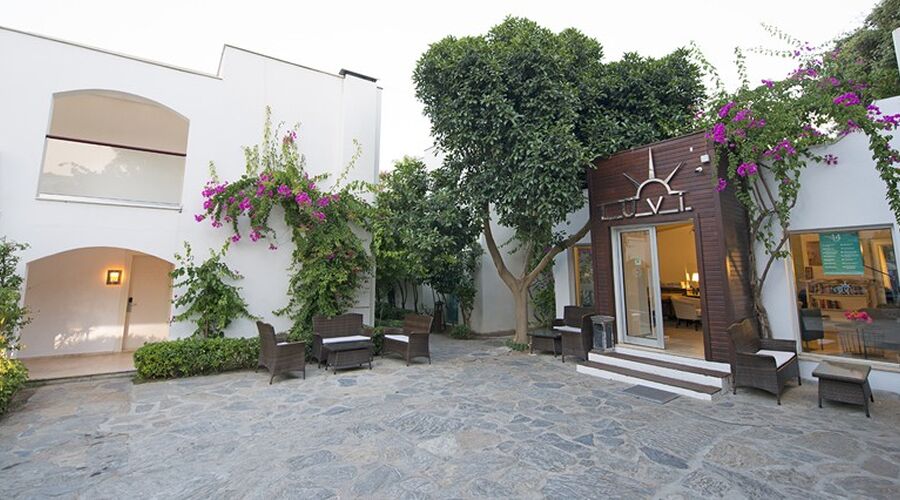 Costa Luvi Hotel & Suites  4*