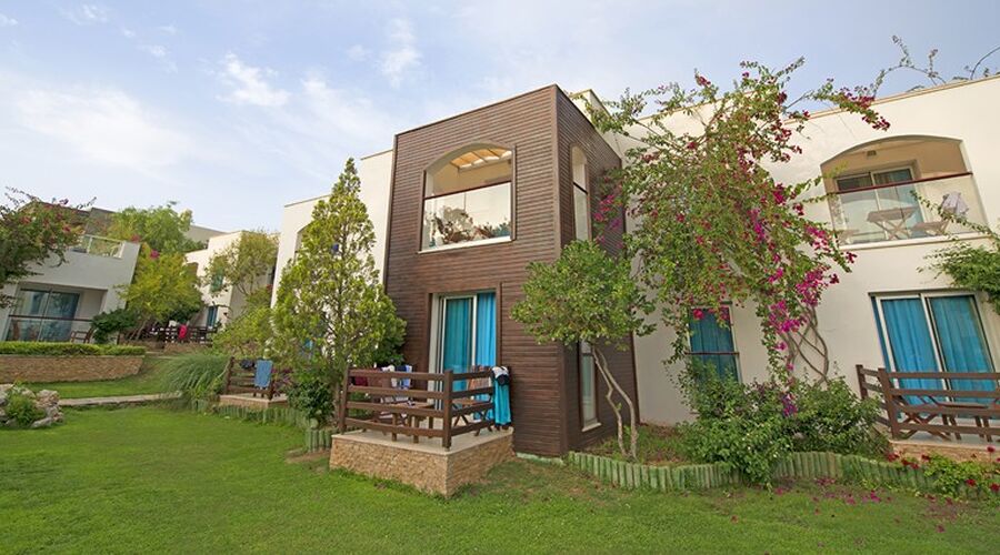 Costa Luvi Hotel & Suites  4*