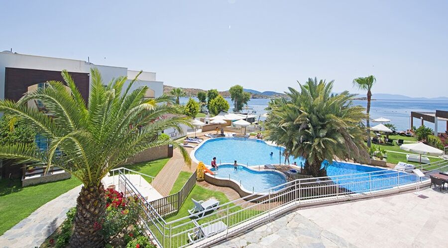 Costa Luvi Hotel & Suites  4*