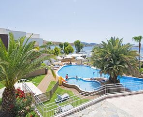 Costa Luvi Hotel & Suites  4*