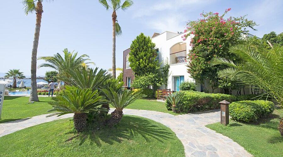 Costa Luvi Hotel & Suites  4*