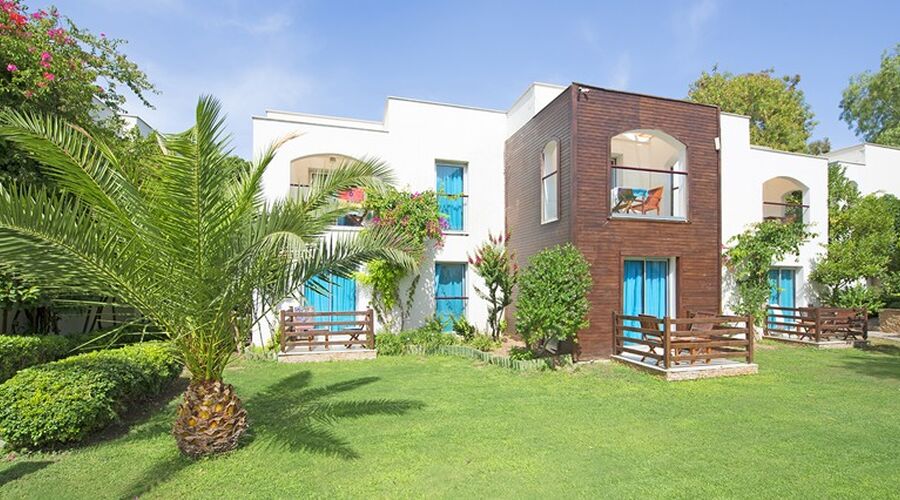 Costa Luvi Hotel & Suites  4*