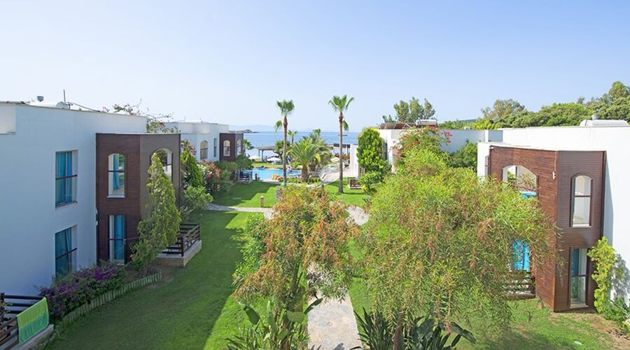 Costa Luvi Hotel & Suites  4*