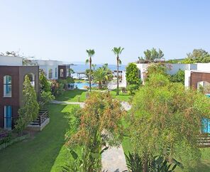 Costa Luvi Hotel & Suites  4*