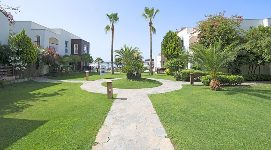 Costa Luvi Hotel & Suites  4*