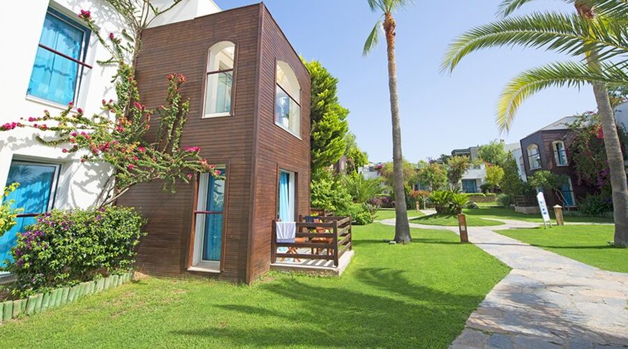 Costa Luvi Hotel & Suites  4*
