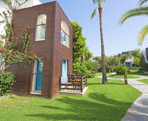 Costa Luvi Hotel & Suites  4*