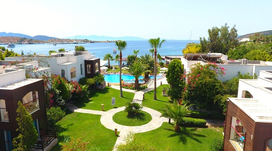 Costa Luvi Hotel & Suites  4*