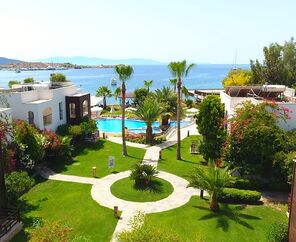 Costa Luvi Hotel & Suites  4*