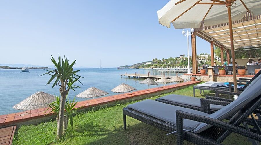 Costa Luvi Hotel & Suites  4*
