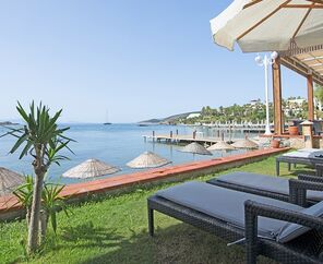 Costa Luvi Hotel & Suites  4*