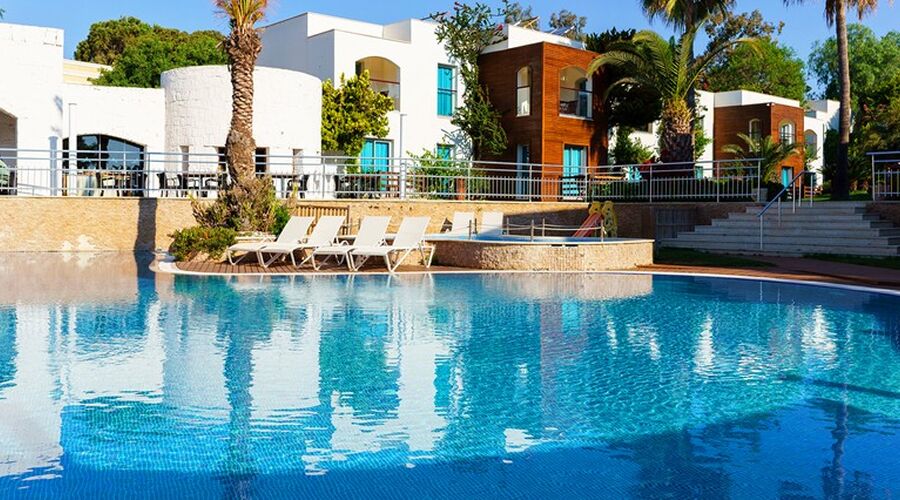 Costa Luvi Hotel & Suites  4*