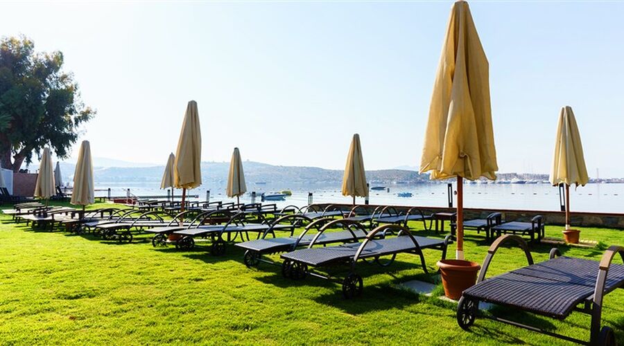 Costa Luvi Hotel & Suites  4*