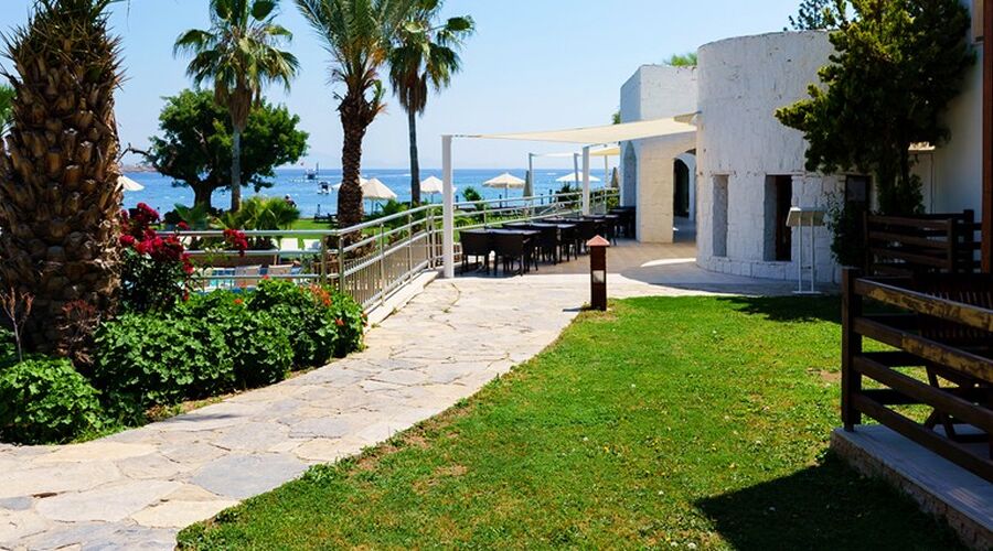 Costa Luvi Hotel & Suites  4*