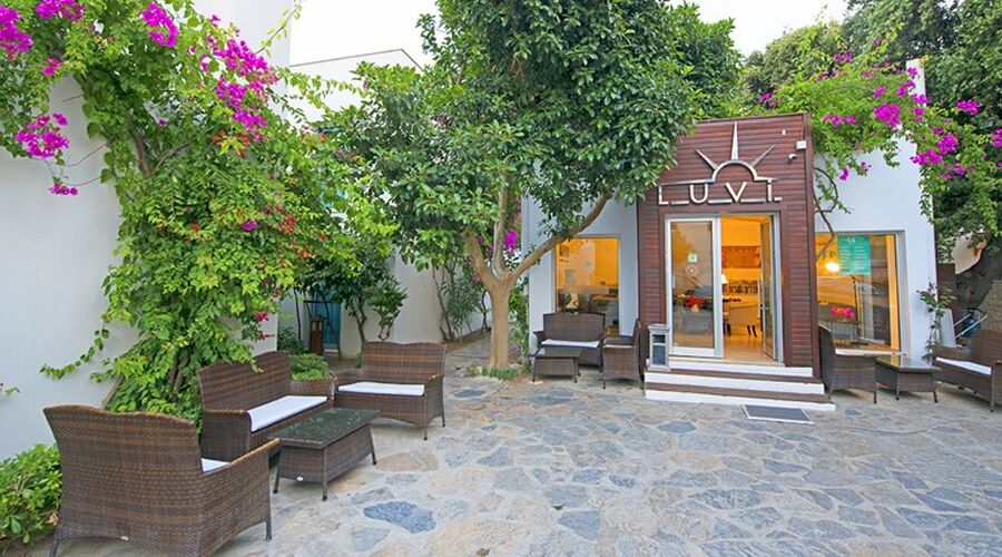 Costa Luvi Hotel & Suites  4*
