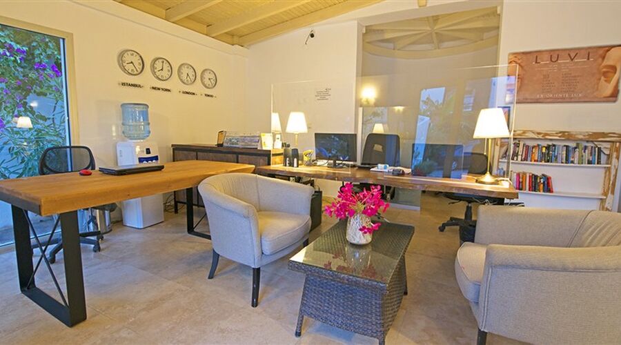 Costa Luvi Hotel & Suites  4*