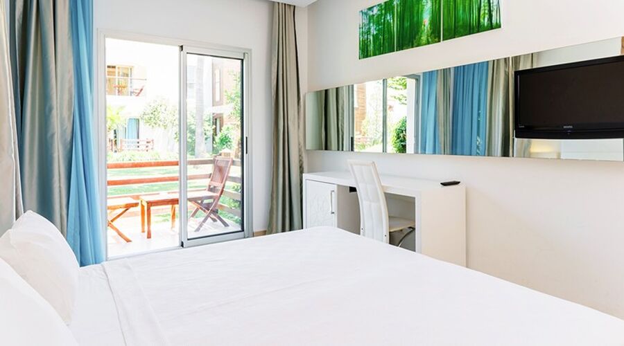Costa Luvi Hotel & Suites  4*