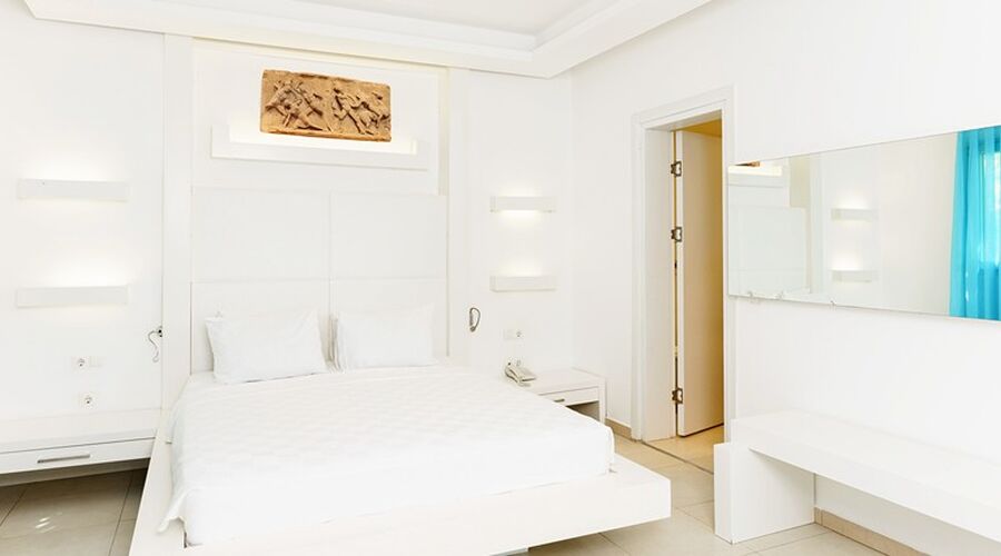 Costa Luvi Hotel & Suites  4*