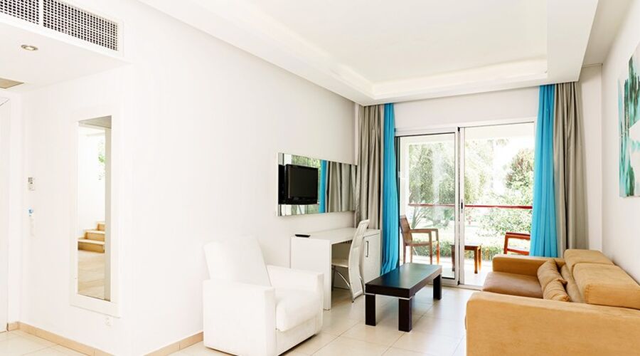 Costa Luvi Hotel & Suites  4*