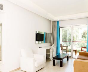 Costa Luvi Hotel & Suites  4*
