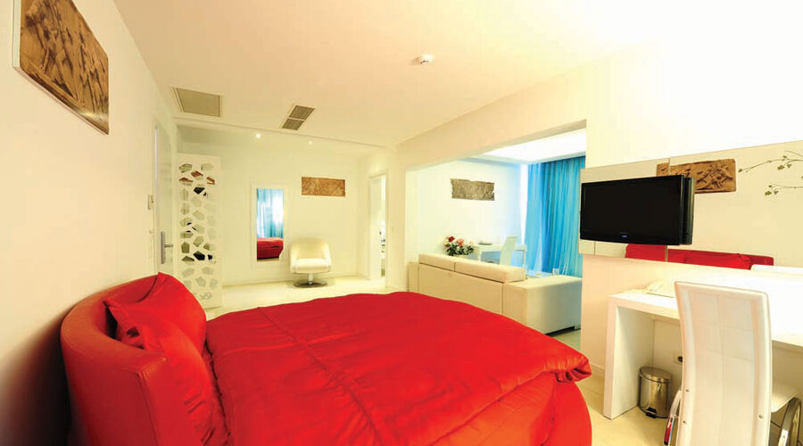 Costa Luvi Hotel & Suites  4*