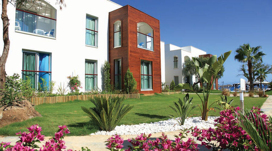 Costa Luvi Hotel & Suites  4*