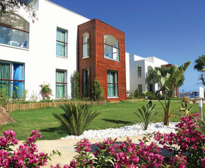 Costa Luvi Hotel & Suites  4*