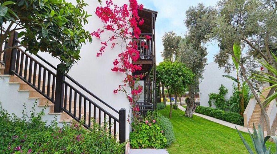 Bitez Garden Life Hotel & Suites  4*