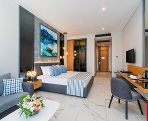 The Norm Collection Door'a  5*