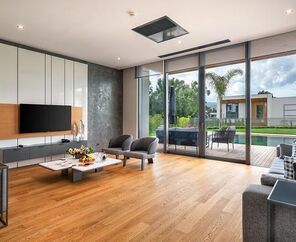 The Norm Collection Door'a  5*