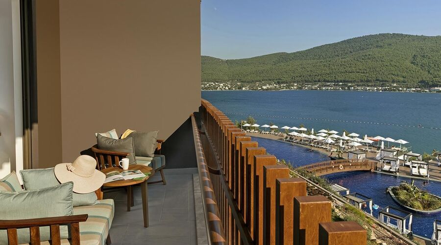 Titanic Luxury Collection Bodrum  5*
