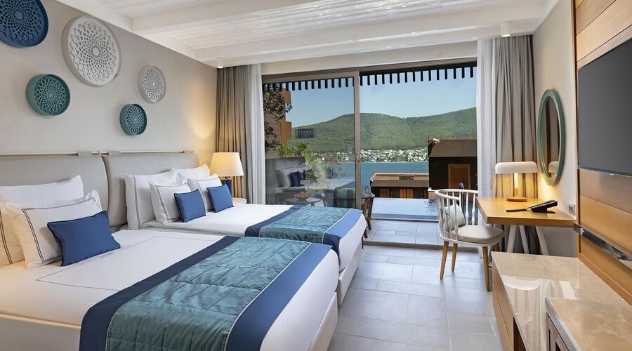 Titanic Luxury Collection Bodrum  5*