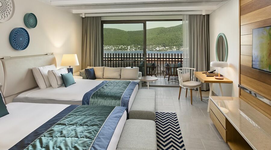 Titanic Luxury Collection Bodrum  5*