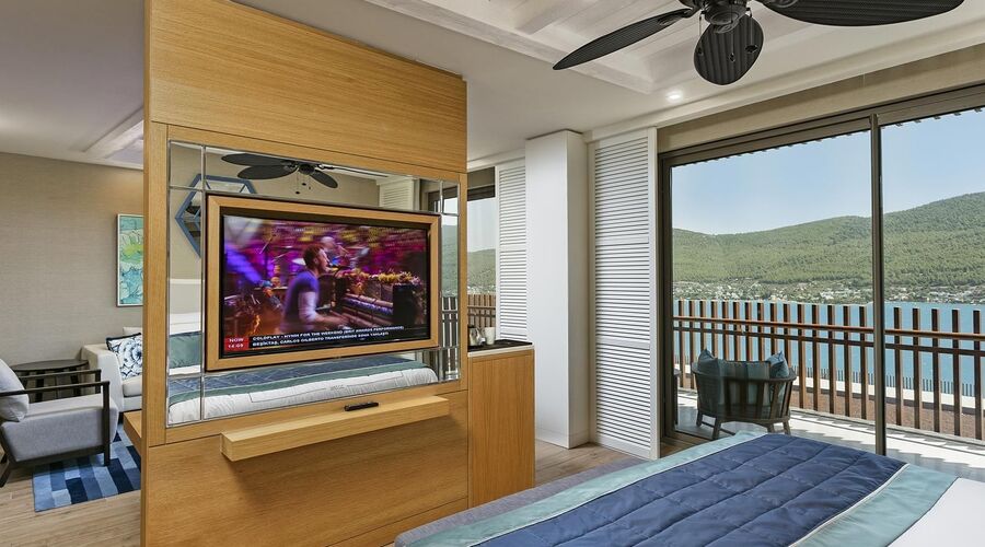 Titanic Luxury Collection Bodrum  5*