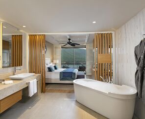 Titanic Luxury Collection Bodrum  5*