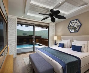 Titanic Luxury Collection Bodrum  5*