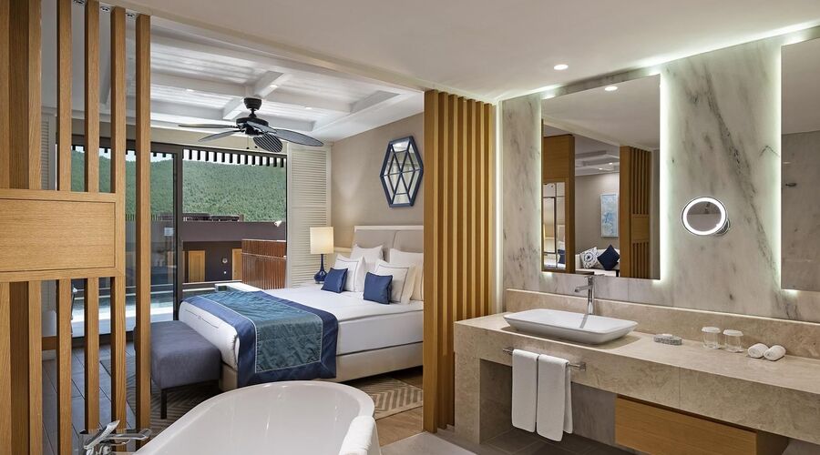 Titanic Luxury Collection Bodrum  5*