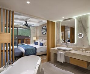 Titanic Luxury Collection Bodrum  5*