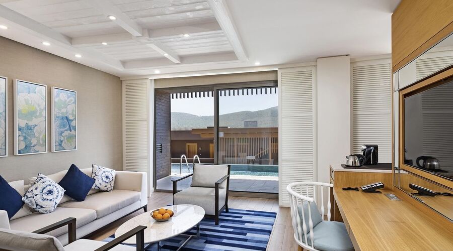 Titanic Luxury Collection Bodrum  5*