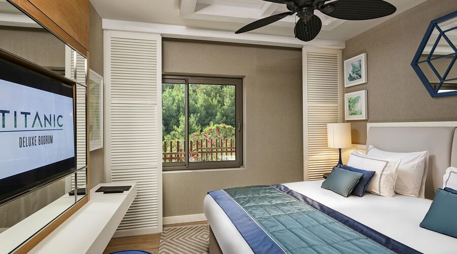 Titanic Luxury Collection Bodrum  5*