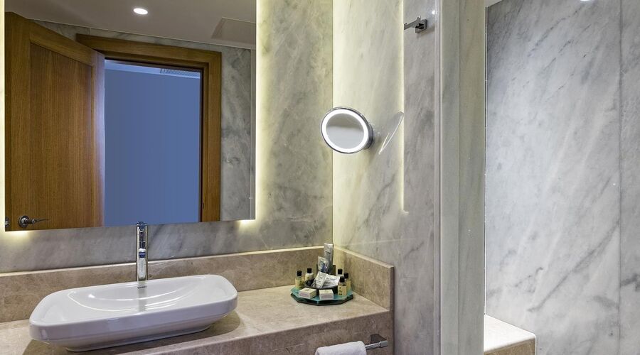 Titanic Luxury Collection Bodrum  5*